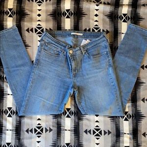 Women’s Levi jeans 711 skinny size 31